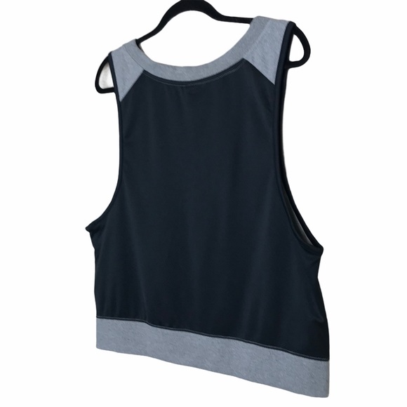 Oakley Women’s Exhale Workout Pullover - Picture 2 of 11